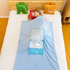 Bonita colcha de almohada 3 en 1: manta plegable de doble uso para el aire acondicionado y cojín para el interior del coche: perfecta para la siesta en la oficina.