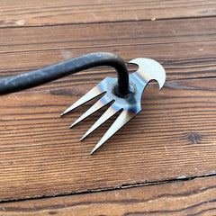 Herramienta para arrancar malezas, herramienta portátil para jardín, desherbador manual de 4 dientes forjado en acero al manganeso para jardinería, plantación y desherbado de vegetales en patios y granjas.