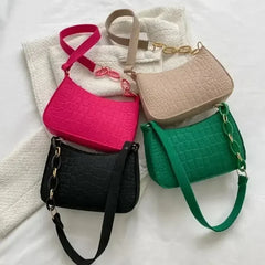 Bolso pequeño cuadrado estilo retro, popular, de temperamento suave, para el hombro, de otoño 2024, a la moda, informal, tipo yanqui, para las axilas.